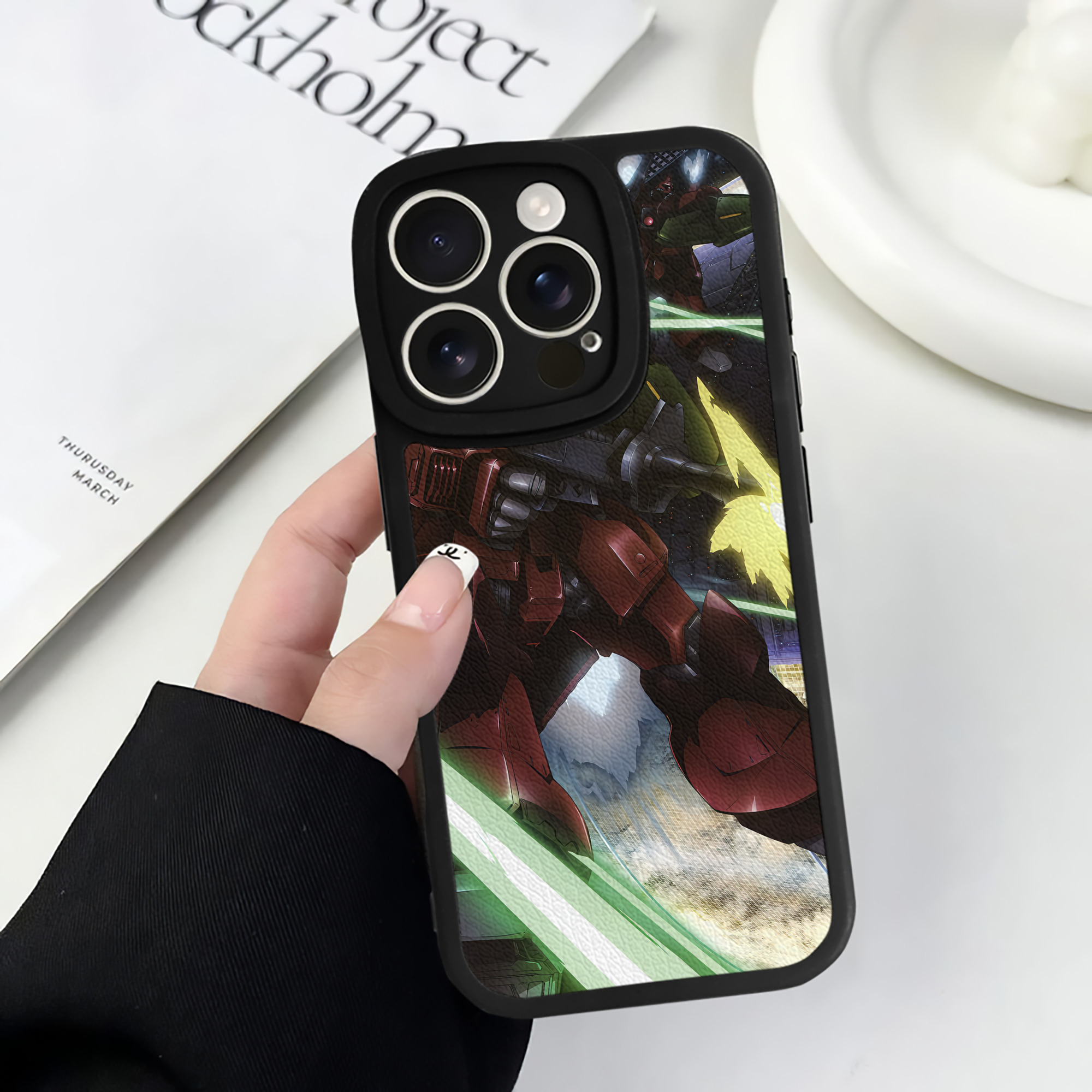 （画像用） 機動戦士ガンダム Mobile Suit Gundam 【iPhone 16シリーズ対応】シリコンスマホケース（レザー調） 材質：シリコン